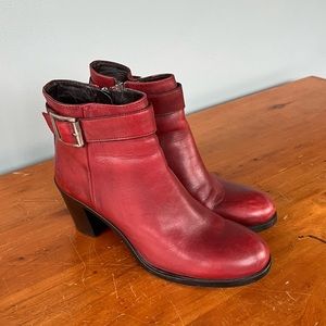 Red leather Boemos Vero Cuio ankle boots.